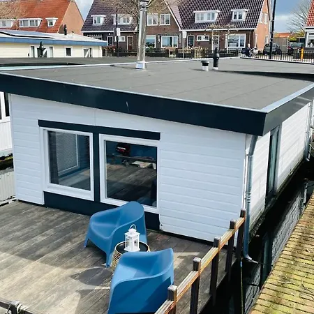 Woonboot 4 *