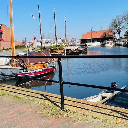 Woonboot 4 *