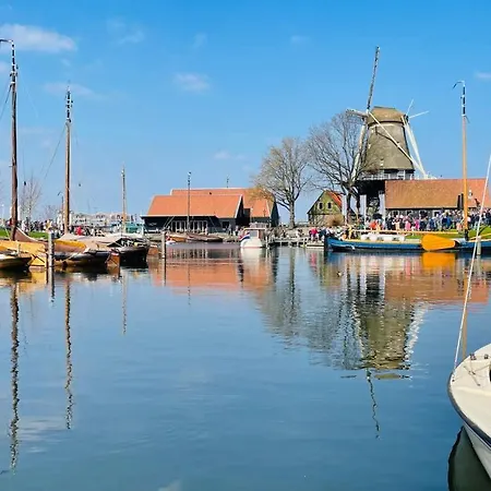 Woonboot 4 *