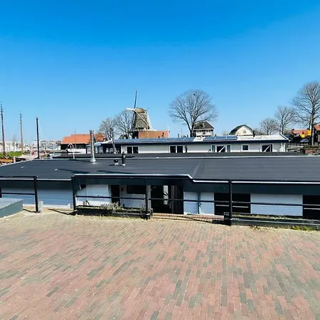 Woonboot 4 Botel *