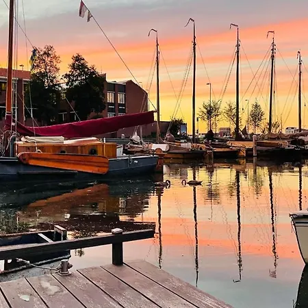 Woonboot 4 * Harderwijk