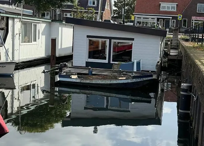 Botel Woonboot 4 *