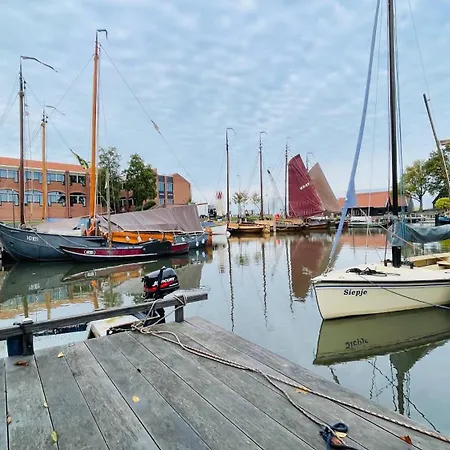 Woonboot 4 Botel Harderwijk