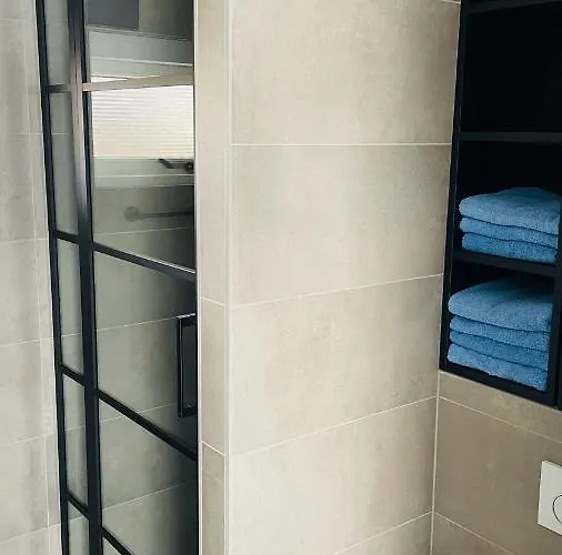 Bateau-hôtel Woonboot 4 *